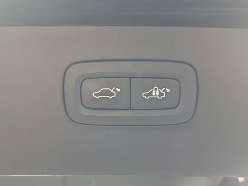 Used 2021 Volvo XC90 T6 Momentum w/ Climate Package image 8