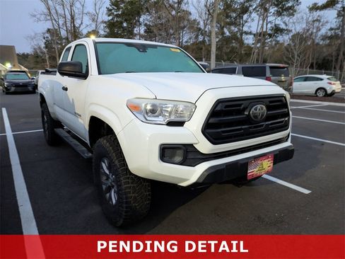 Used 2018 Toyota Tacoma SR image 1