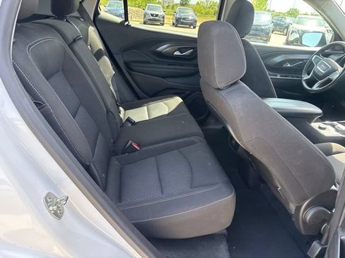 Used 2024 GMC Terrain SLE FWD image 23