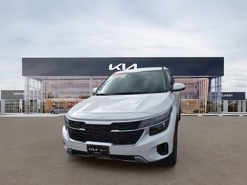 New 2026 Kia Seltos LX FWD image 8