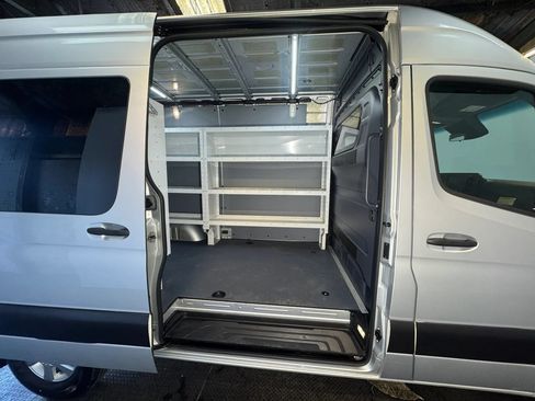 Used 2021 Mercedes-Benz Sprinter 2500 image 22