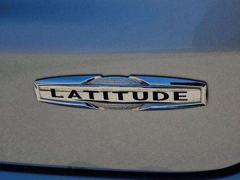 Used 2024 Jeep Compass Latitude AWD/4WD image 30