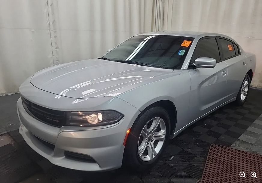 Used 2020 Dodge Charger SXT RWD image 2