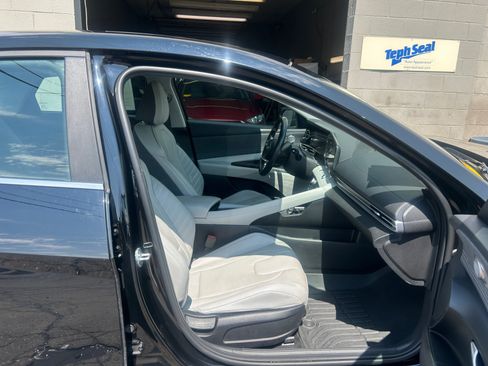 Used 2023 Hyundai Elantra Limited FWD image 31