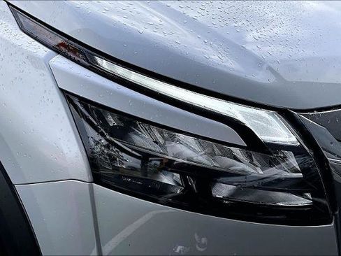 Certified 2025 Nissan Pathfinder SV image 27