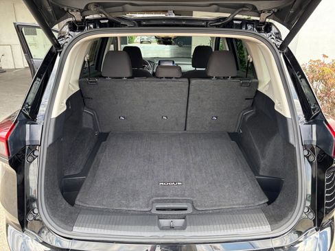 Used 2025 Nissan Rogue SV FWD image 33