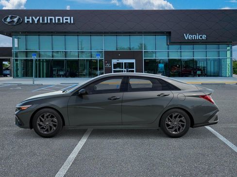 New 2026 Hyundai Elantra Hybrid FWD image 3