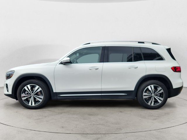 Used 2025 Mercedes-Benz GLB 250 4MATIC image 2