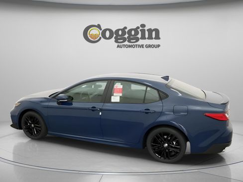 New 2026 Toyota Camry SE FWD image 8