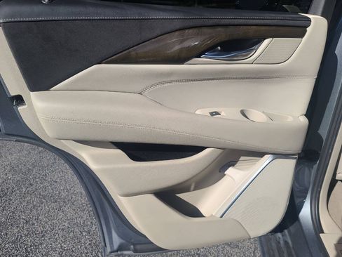Used 2019 Cadillac Escalade Luxury AWD/4WD image 33