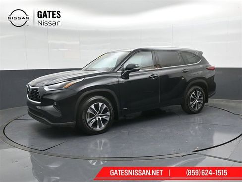Used 2022 Toyota Highlander XLE image 7