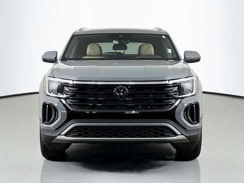 Certified 2025 Volkswagen Atlas Cross Sport SE AWD/4WD image 2