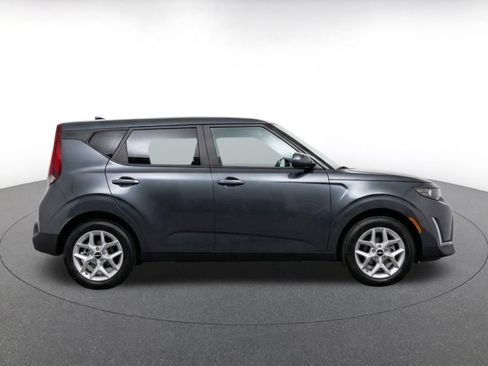 Used 2025 Kia Soul LX w/ LX Technology Package FWD image 10