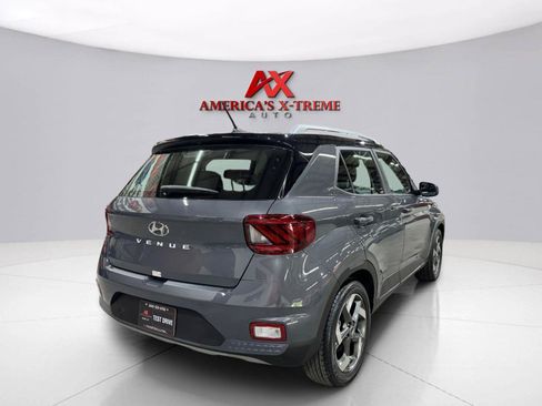 Used 2024 Hyundai Venue Limited FWD image 7