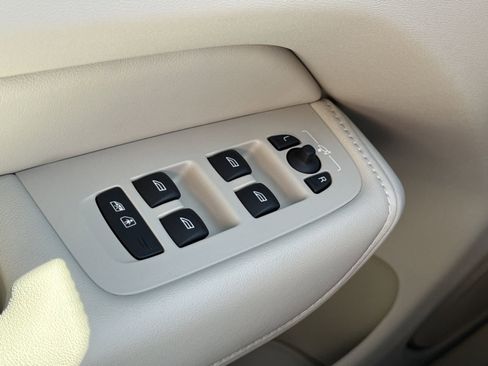 New 2026 Volvo XC60 T8 Ultra w/ Protection Package Premier image 18