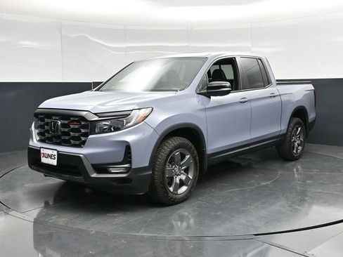Used 2024 Honda Ridgeline TrailSport image 3
