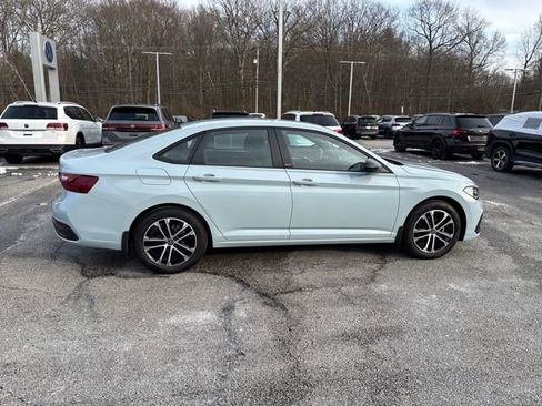 Certified 2025 Volkswagen Jetta Sport image 10
