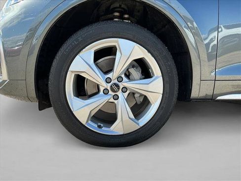 Used 2023 Audi Q5 2.0T Premium Plus w/ Premium Plus Package AWD/4WD image 9