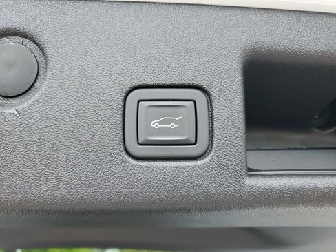 Used 2024 Chevrolet Equinox Premier AWD/4WD image 30