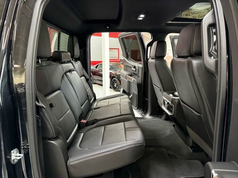 Used 2021 Chevrolet Silverado 1500 High Country w/ Technology Package image 24