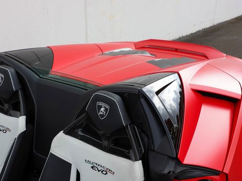 Used 2024 Lamborghini Huracan EVO AWD/4WD image 7