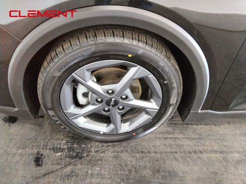 Used 2025 Kia K4 LXS image 41