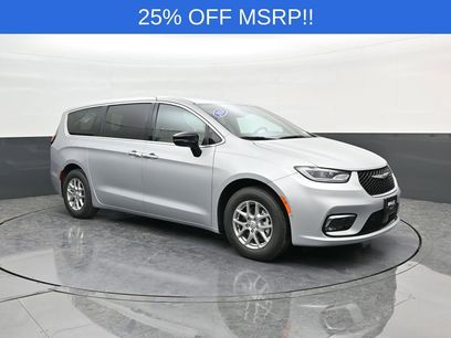 New 2026 Chrysler Pacifica Select