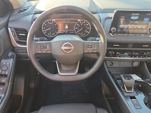 Certified 2026 Nissan Rogue SV w/ SV Premium Package FWD image 11