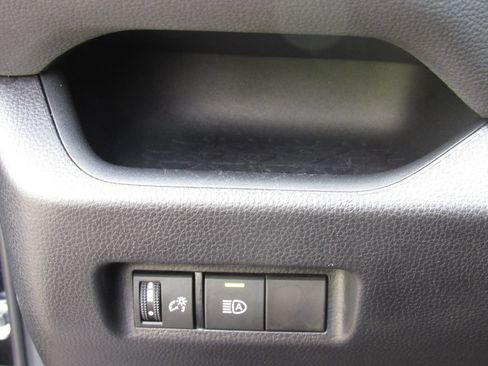 Certified 2021 Toyota RAV4 LE AWD/4WD image 31