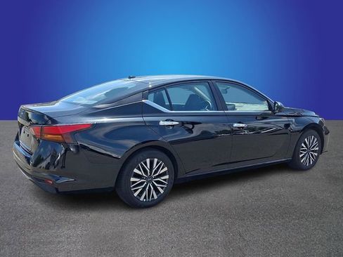 Used 2025 Nissan Altima 2.5 SV FWD image 5