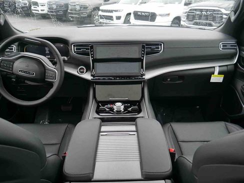 New 2025 Jeep Wagoneer L Series II w/ Convenience Group I image 4