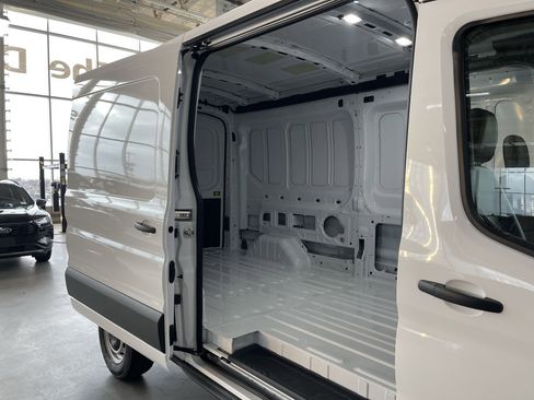 New 2024 Ford Transit 250 148 Medium Roof RWD image 38
