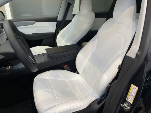 Used 2026 Tesla Model Y AWD image 17
