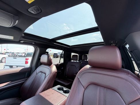 Used 2022 Ford Expedition Limited RWD image 11