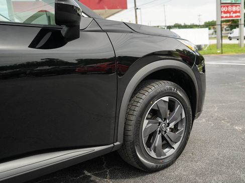 Used 2025 Nissan Rogue SV FWD image 17