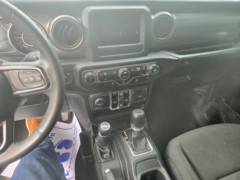 Used 2023 Jeep Gladiator Sport AWD/4WD image 2