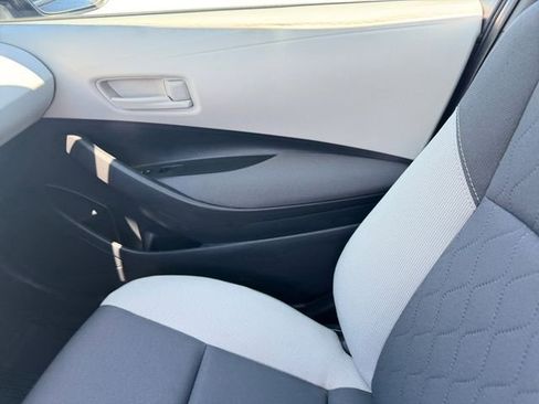 Used 2025 Toyota Corolla LE FWD image 18