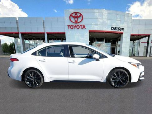 Certified 2026 Toyota Corolla SE w/ SE Premium Package AWD/4WD image 4