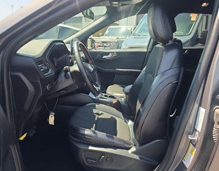 Used 2025 Ford Escape ST-Line Select AWD/4WD image 9