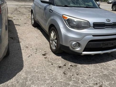 Used 2017 Kia Soul + FWD image 3