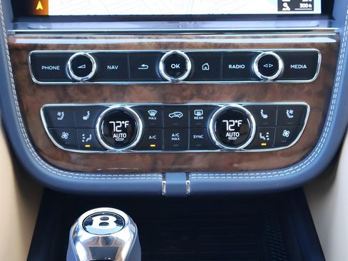 New 2025 Bentley Bentayga image 18