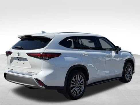 Used 2023 Toyota Highlander Platinum AWD/4WD image 7