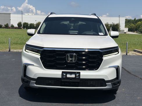 Certified 2025 Honda Pilot Elite image 3