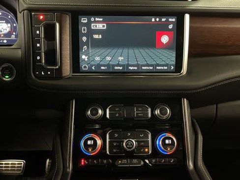 Used 2023 GMC Yukon XL Denali Ultimate image 13