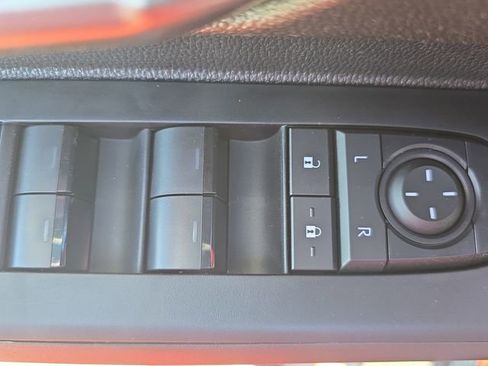 Certified 2025 Toyota Tacoma Limited image 27