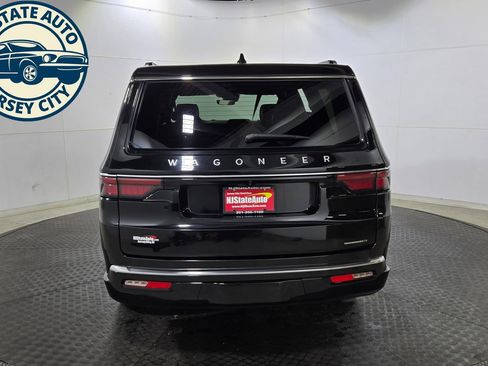 Used 2024 Jeep Wagoneer L Series II AWD/4WD image 6
