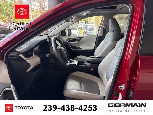 Used 2021 Toyota RAV4 XLE Premium image 14