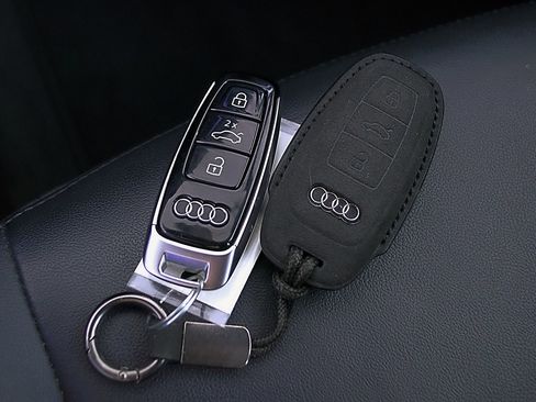 Used 2021 Audi Q7 3.0T Premium AWD/4WD image 30