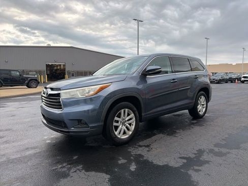 Used 2016 Toyota Highlander LE image 3