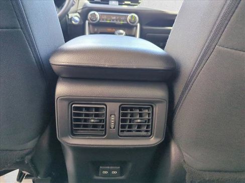 Used 2022 Toyota RAV4 XLE AWD/4WD image 16